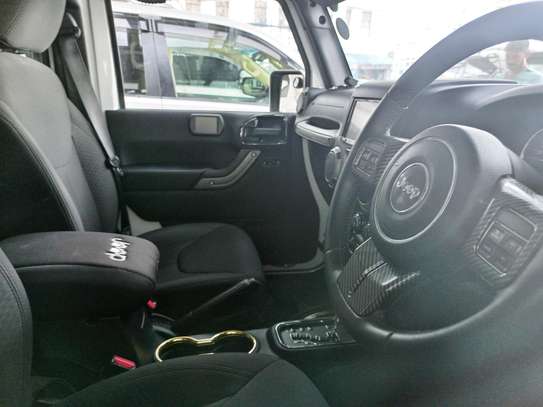 Jeep Wrangler white image 4