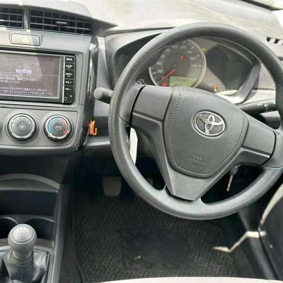 2016 Toyota Corolla axio image 5