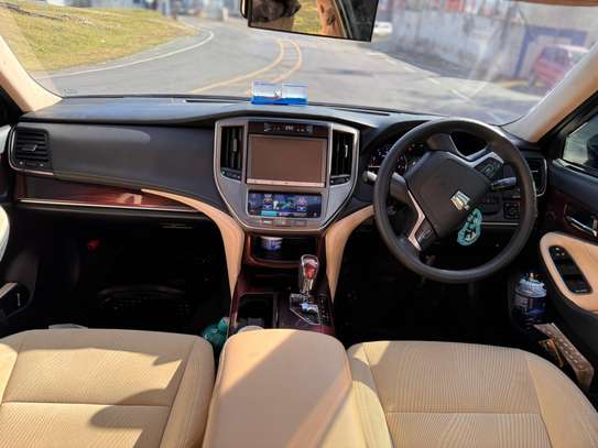 Toyota crown royal saloon image 8