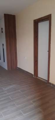 5 Bed Apartment with En Suite at 6Th Avenue Parklands image 7