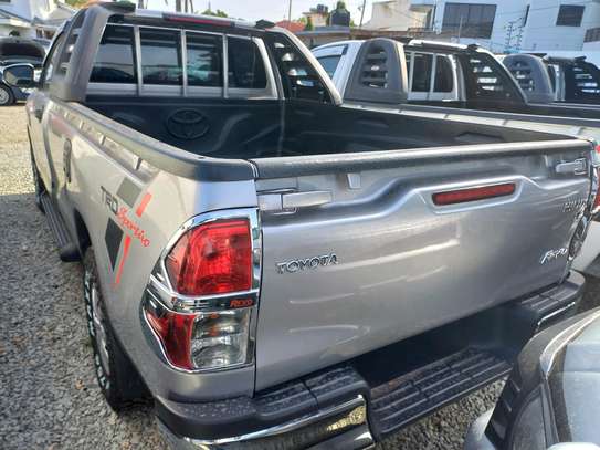 TOYOTA HILUX PICK UP NEW IMPORT. image 3