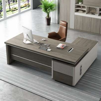 Office Desks: 1.8m Executive Perfect Supervisor Desk image 1