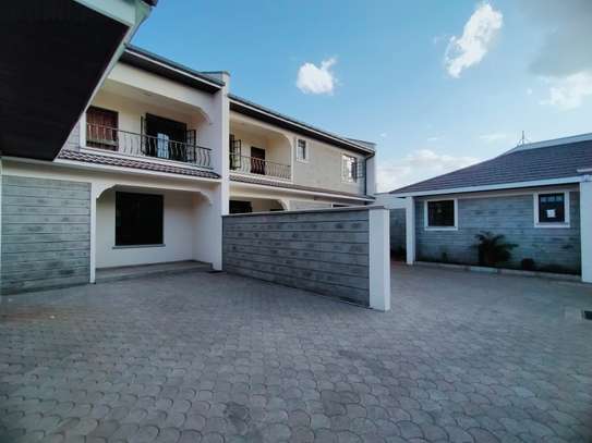 4 Bed House with En Suite in Thika Road image 11