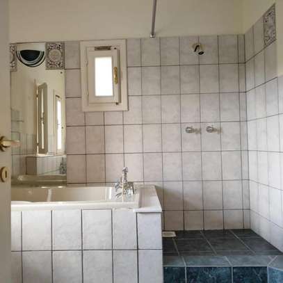 5 Bed House with En Suite in Muthaiga image 12