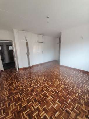 3 bedroom apartment with a Dsq sale image 13