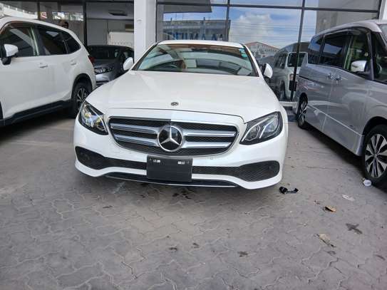 Mercedes benz E200 image 3