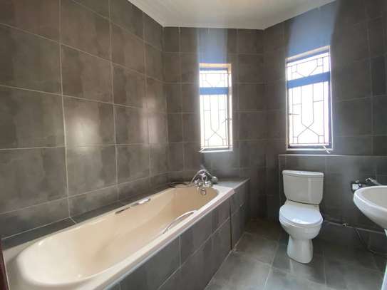 5 Bed Apartment with En Suite in Riverside image 17