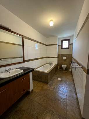 3 Bed Apartment with En Suite in Riverside image 7
