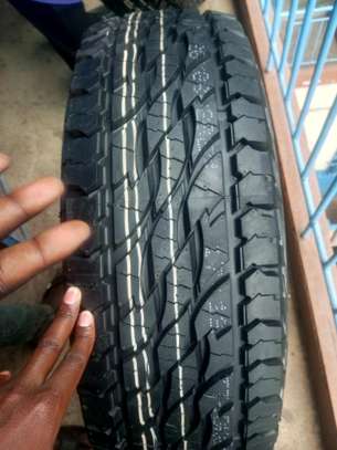 BRIDGESTONE 245/70/16 image 3