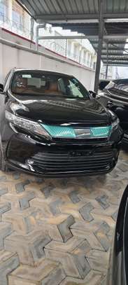 Toyota Harrier premium grade black sunroof 2018 image 4
