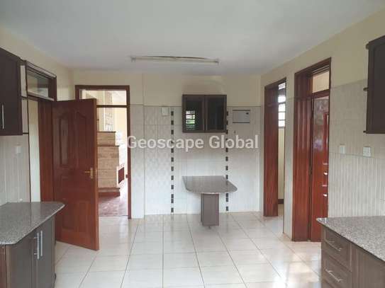 5 Bed House with En Suite in Nyari image 11