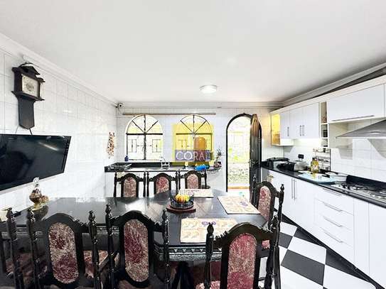 5 Bed Villa in Riverside image 37