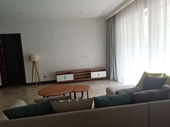 Serviced 2 Bed Apartment with En Suite at Parklands image 7