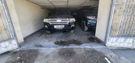 Used Prado v8 diesel image 1