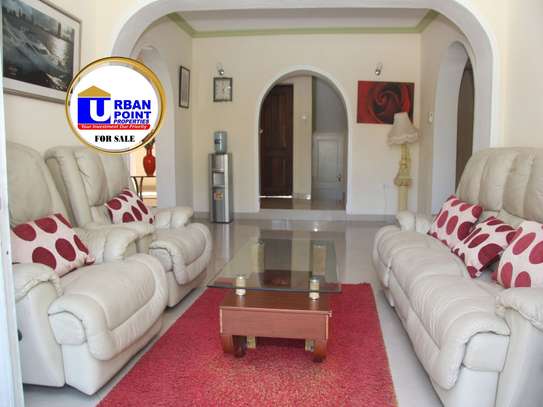 5 Bed House with En Suite in Nyali Area image 16