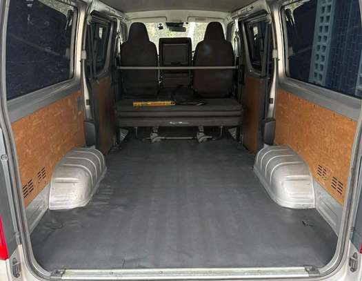 TOYOTA HIACE image 5