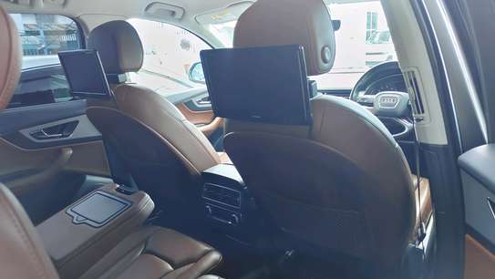 Audi Quattro Grey 2018 7 seater image 7