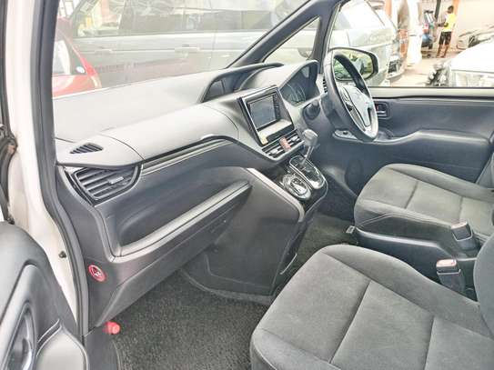 Toyota Esquire pearl white image 1