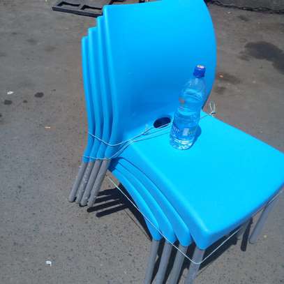 PLASTIC OFFICE CHAIRS image 2