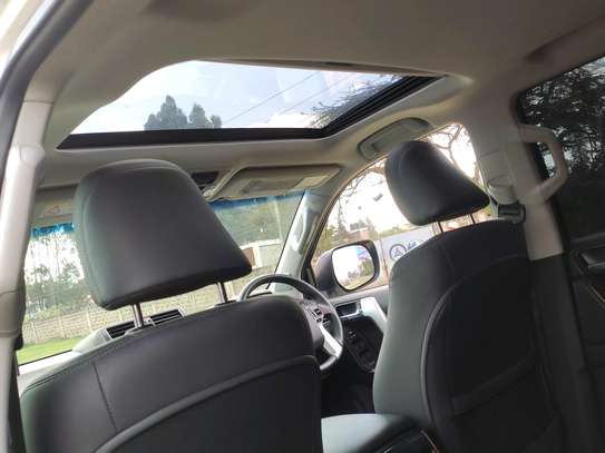 2015 Toyota Landcruiser Prado. Sunroof, Leather seats image 8