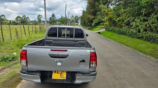 TOYOTA HILUX DOUBLE CAB image 8