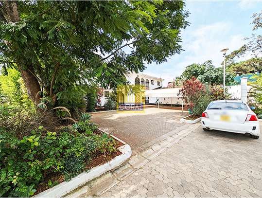 5 Bed Townhouse in Kilimani image 16