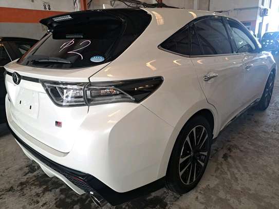 Toyota harrier GS image 4