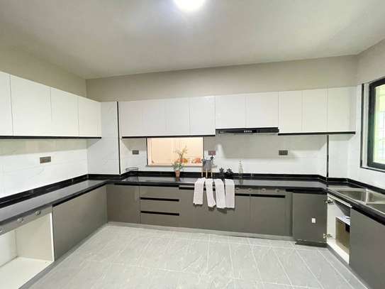 5 Bed Apartment with En Suite in Lavington image 3