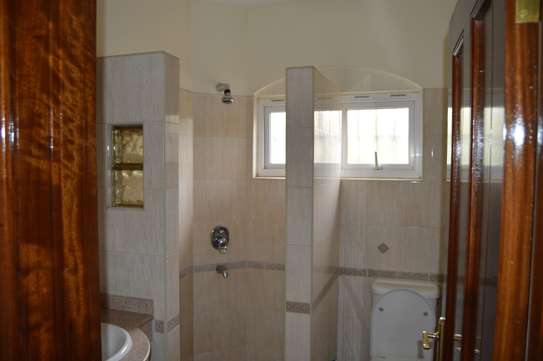4 Bed Townhouse with En Suite at Palm Spring Gardens image 5