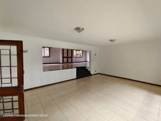 4 Bed House with En Suite at Lavington Green image 5