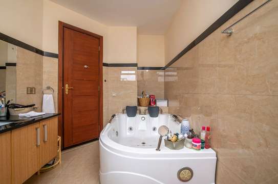 4 Bed Apartment with En Suite in Kileleshwa image 9