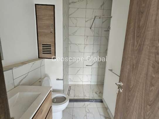 2 Bed Apartment with En Suite in Gigiri image 7