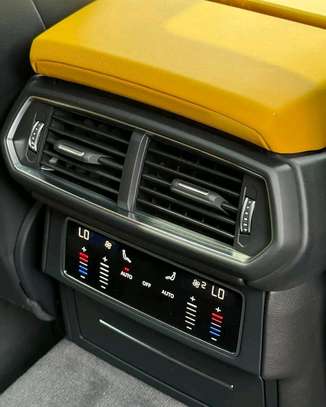 Lamborghini Urus Giallo Auge 2020 image 8