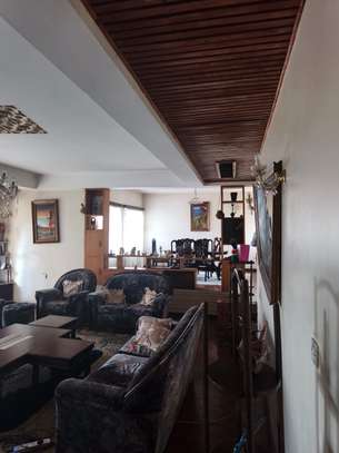 5 Bed House with Garden in Ridgeways image 6