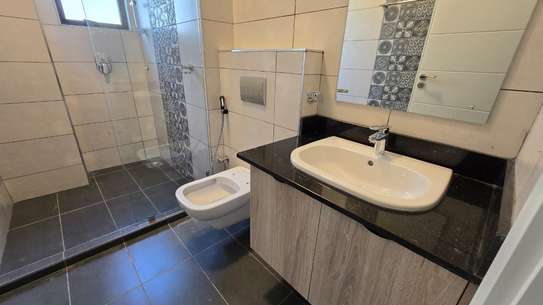 1 Bed Apartment with En Suite in Lavington image 7