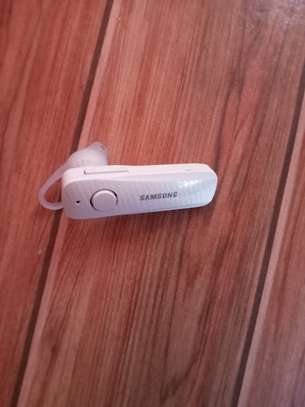 Samsung bluetooth earpiece image 1