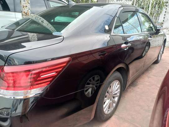 TOYOTA CROWN NEW IMPORT. image 2