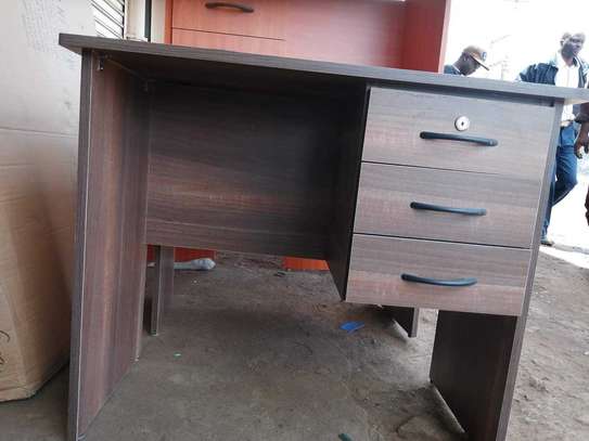 1meters Length Desk In Nairobi Cbd City Centre Pigiame