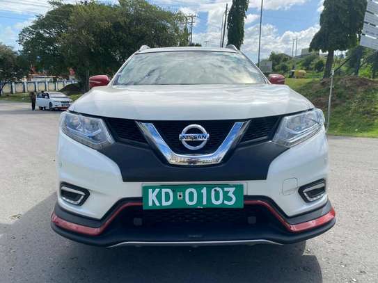 NISSAN XTRAIL WITH SUNROOF image 9