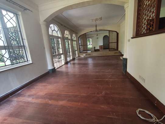 4 Bed House with Garden in Hill View image 30