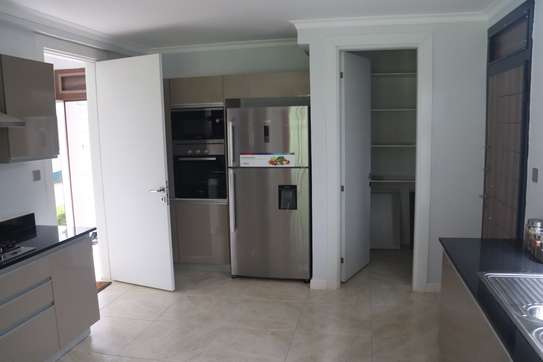 3 Bed Townhouse with En Suite in Kiambu Road image 8