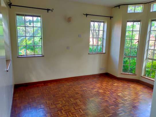 5 bedroom house for rent in Rosslyn image 13