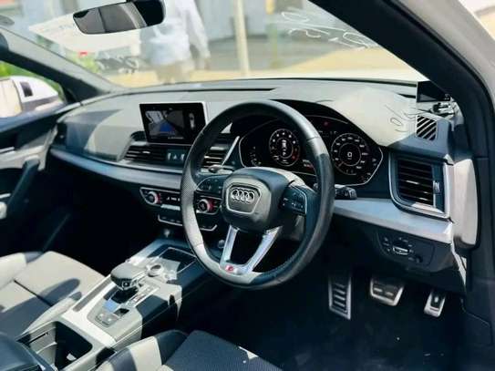 AUDI Q5 s-line quattro 2018model image 1
