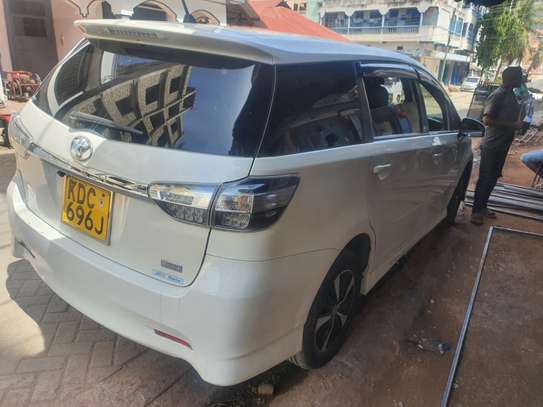 TOYOTA WISH 2014 in excellent condition image 7