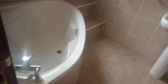 4 Bed Apartment with En Suite in Westlands Area image 10