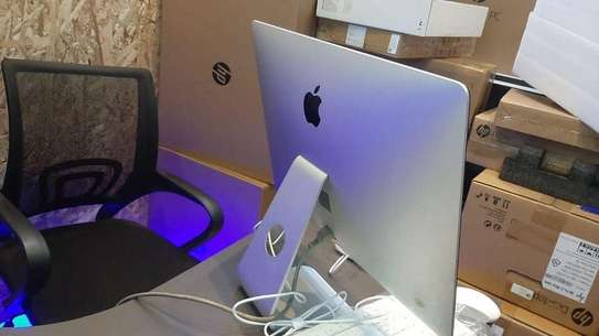 Late-2015 Apple iMac 21.5 image 3