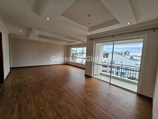 3 Bed Apartment with En Suite in Riverside image 10