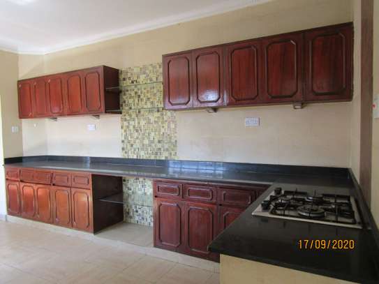 3 Bed Apartment with Swimming Pool in Rhapta Road image 13