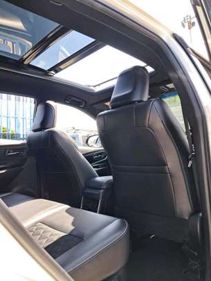 Toyota Harrier Premium Grade white 2018 Sunroof image 9