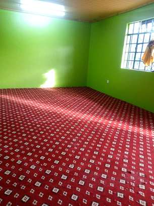 GOOD QUALITY wall to wall carpet image 3
